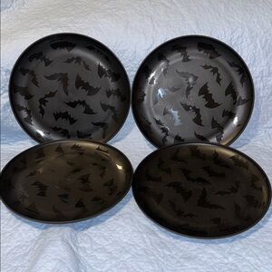 New Mainstays Set of 4 Black Bat Pattern Plastic Dinner Plates